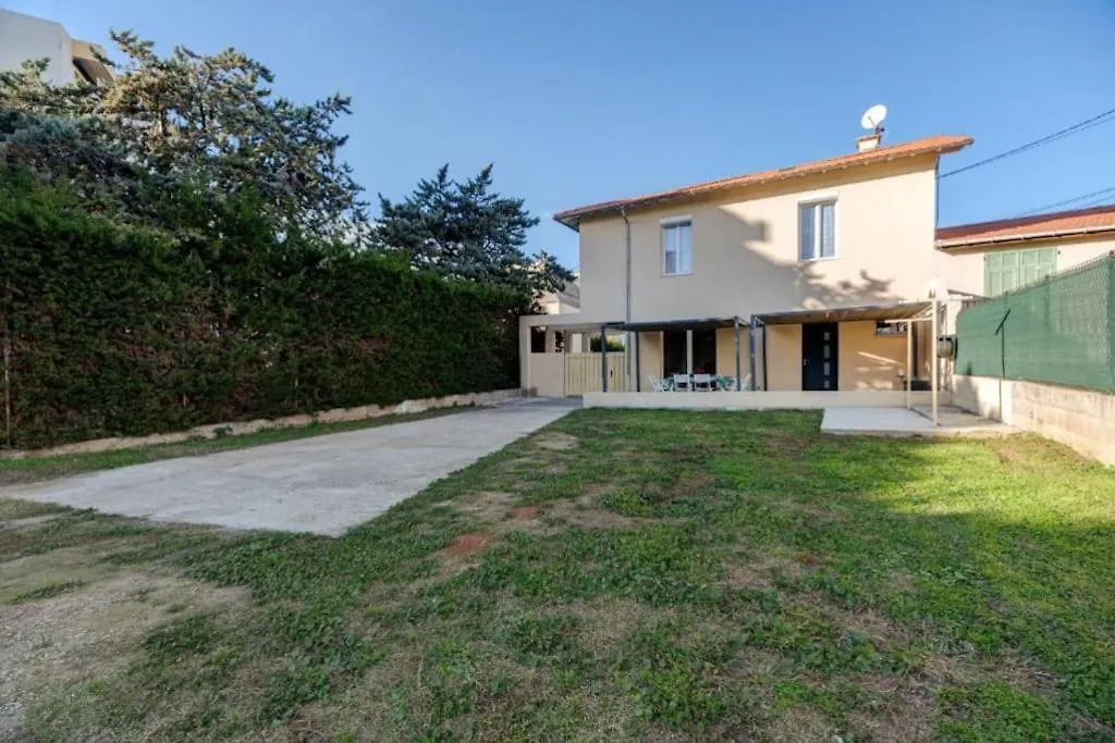 Maison 6 Personnes Avec Jardin Et Parking Prive Villa Nice